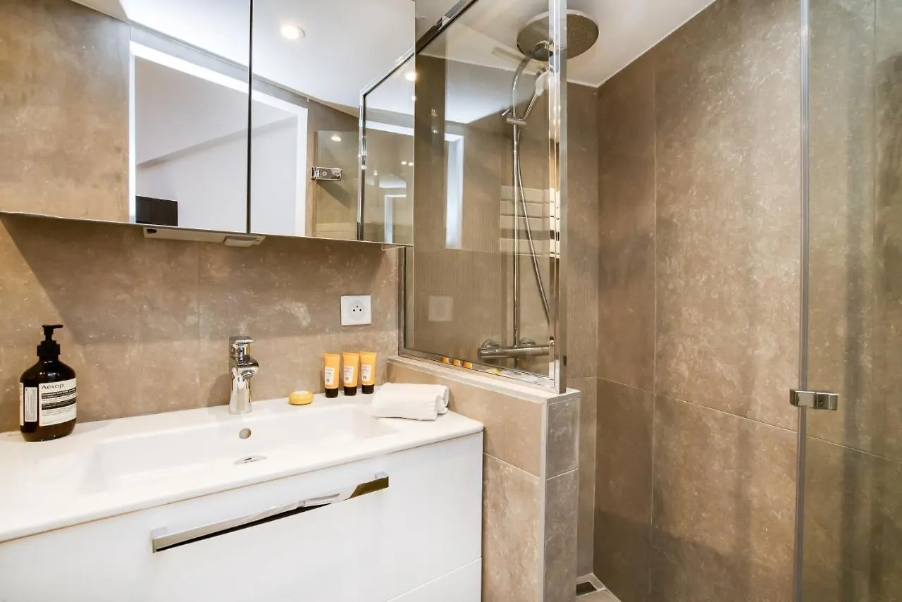 Appartement Place Des Lices Avec Parking Saint-Tropez Apartment